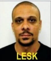 Opesadelo01's tweet photo. #PARTE03
LESK era da milícia e funcionário do Leandro Gargalhone na época , depois do homicídio e repercussão com muita Polícia na comunidade, LESK foi se esconder em Santa Cruz com apoio da família Braga (Zinho).
@claudiocastroRJ @fernandogda895 @PMERJ https://t.co/rWS8ozHESU