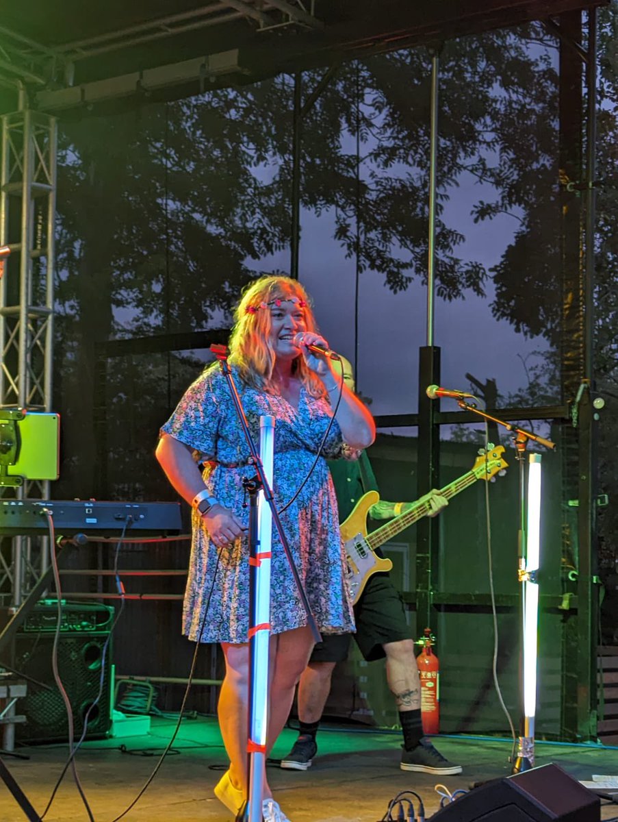 samepageband's tweet photo. An epic night at #OrchardFest again this year for @PrimroseHospice 💙💛❤️ https://t.co/BjmXSY43H3