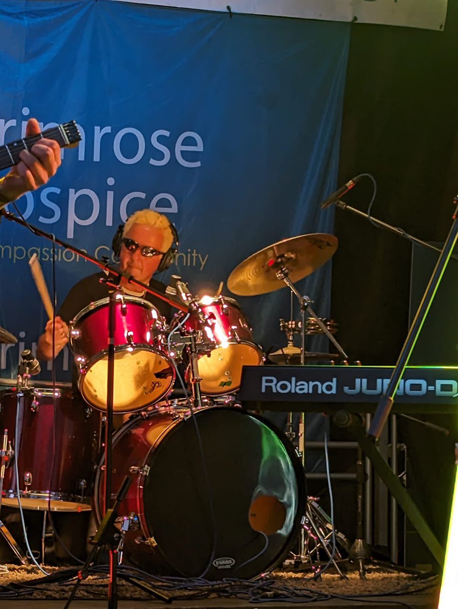 samepageband's tweet photo. An epic night at #OrchardFest again this year for @PrimroseHospice 💙💛❤️ https://t.co/BjmXSY43H3