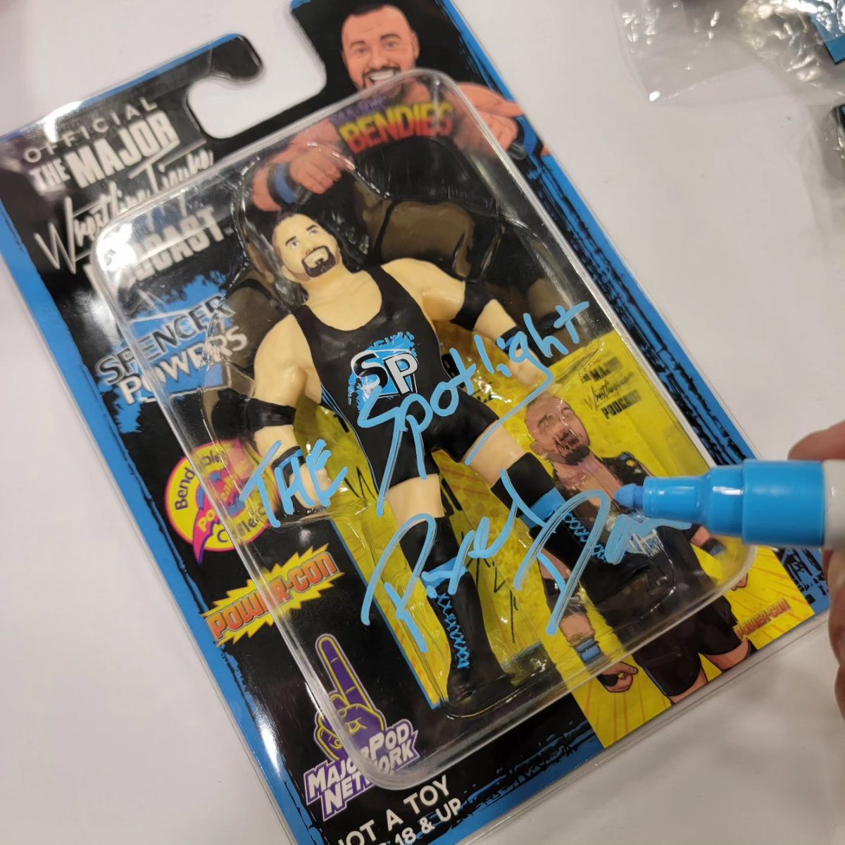PixelDan's tweet image. Shout-out to @MarkSterlingEsq for picking up a copy of The Toys of MOTU and for the awesome conversation!

And to my buddy @TheJoeShoes for being an excellent dude and @kanik89 for making me feel like a superstar by having me sign a billion #majorbendies!

Love the @MajorWFPod !