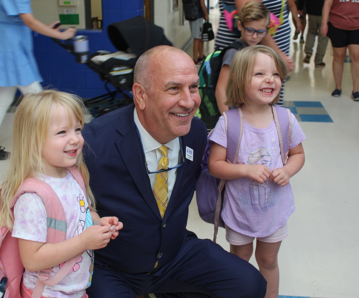 LPSorg's tweet image. What an amazing start to the first week of school! We had so much fun seeing all the students back in the halls, and can't wait to see even more of you tomorrow! #LPSProud

Stay updated on all the #FirstWeekLPS content on our special webpage: news.lps.org/first-week-202…