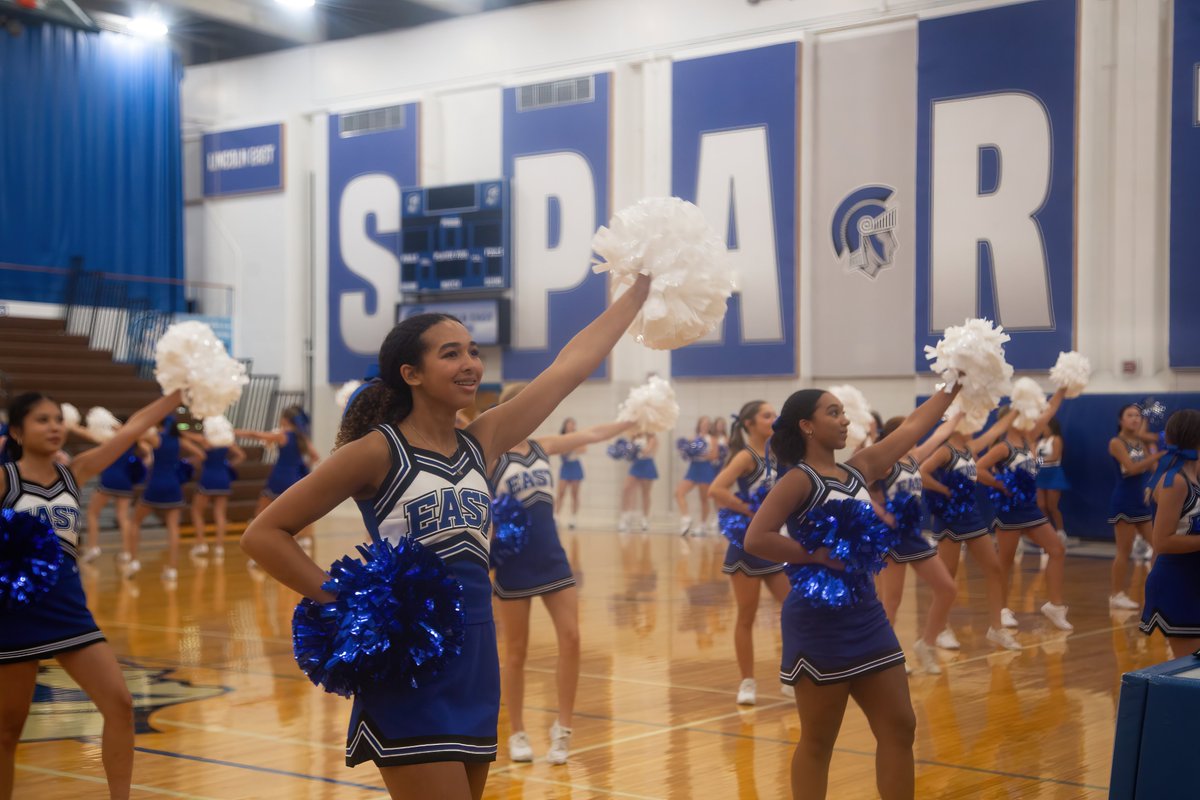 LPSorg's tweet image. What an amazing start to the first week of school! We had so much fun seeing all the students back in the halls, and can't wait to see even more of you tomorrow! #LPSProud

Stay updated on all the #FirstWeekLPS content on our special webpage: news.lps.org/first-week-202…