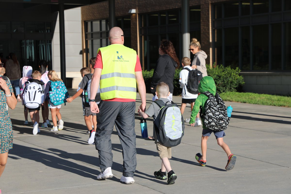 LPSorg's tweet image. What an amazing start to the first week of school! We had so much fun seeing all the students back in the halls, and can't wait to see even more of you tomorrow! #LPSProud

Stay updated on all the #FirstWeekLPS content on our special webpage: news.lps.org/first-week-202…