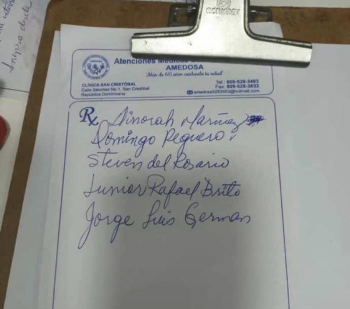 ElBonshi's tweet photo. PERSONAS QUE ESTAN EN LAS EMERGENCIAS ACTUALMENTE SIN CONTACTOS CON FAMILIARES…

RT POR FAVOR! https://t.co/4zNNYEJI1K