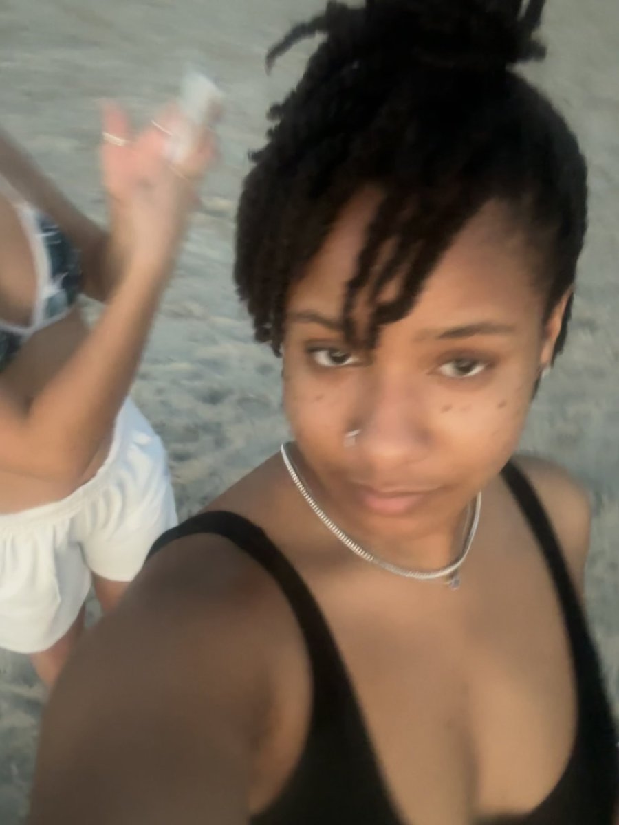 YuhhhDels's tweet image. i’m sorry babe i’m just a girl 🫣