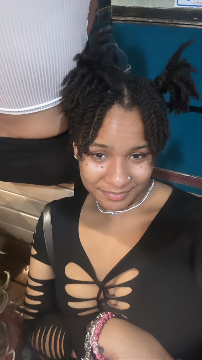 YuhhhDels's tweet image. i’m sorry babe i’m just a girl 🫣