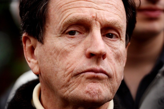 Carlos Larraín pagó 10 millones a la viuda del hombre que asesinó su hijo, para que se desistiera de la querella. Y consiguió que el criminal de su hijo camine libre por las calles de Chile. 

La derecha no lucha contra la delincuencia, ellos son los delincuentes.