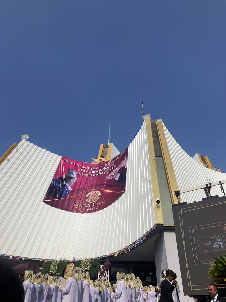 lanotadeldiaorg's tweet photo. Al momento en Guadalajara en la Santa Cena 2023 de la iglesia La Luz del Mundo https://t.co/HU4LRHtB9y