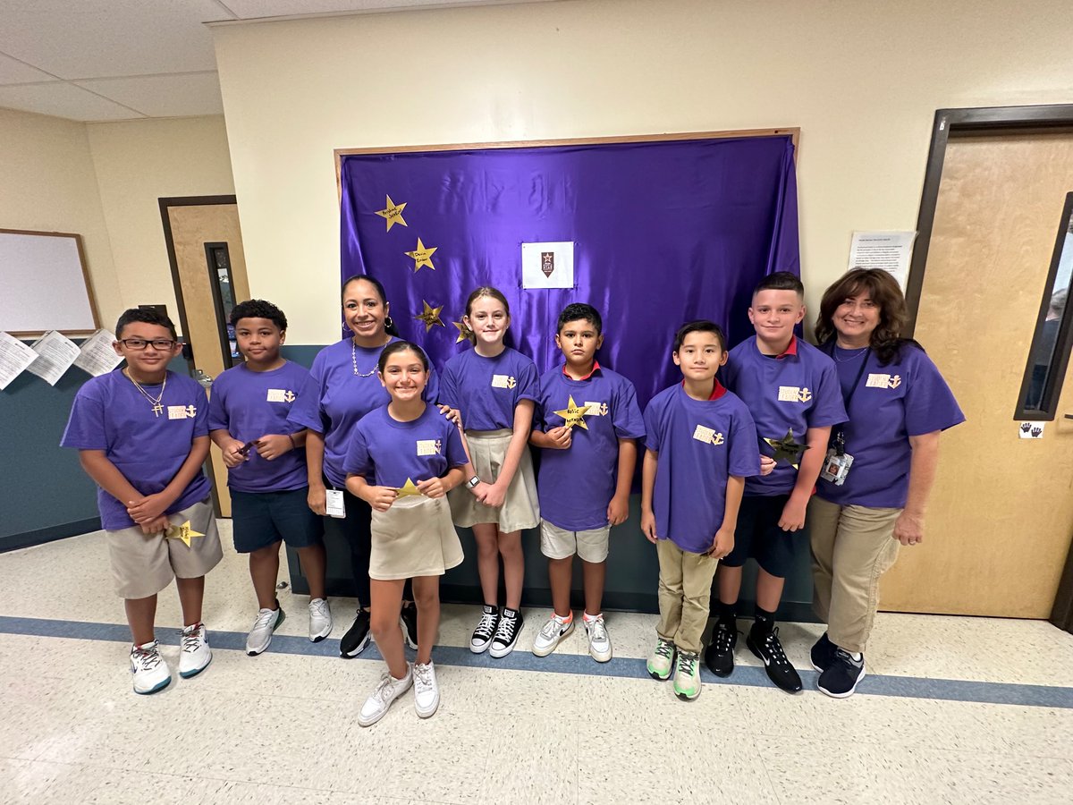 SCASharks's tweet photo. Our elementary Anchored for Life student leaders begin working on our wall of honor to recognize our military families. @CSUSAhq @SaraCapwell https://t.co/PD5vsfR5ag