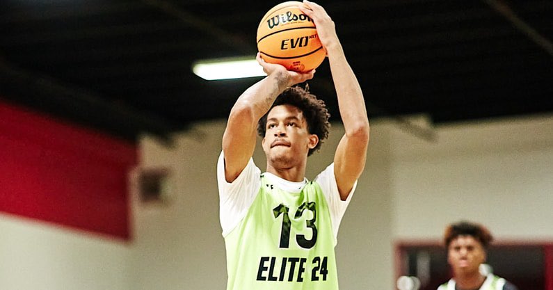 Khani Rooths, On3’s No. 21 player in 2024, was a standout at the Under Armour Elite 24 🎯 The 4⭐️ SF talked Mississippi State and Georgia while diving into potential trips to Michigan, Virginia Tech, Miami, Maryland, and Florida State 👀 READ: on3.com/news/khani-roo…