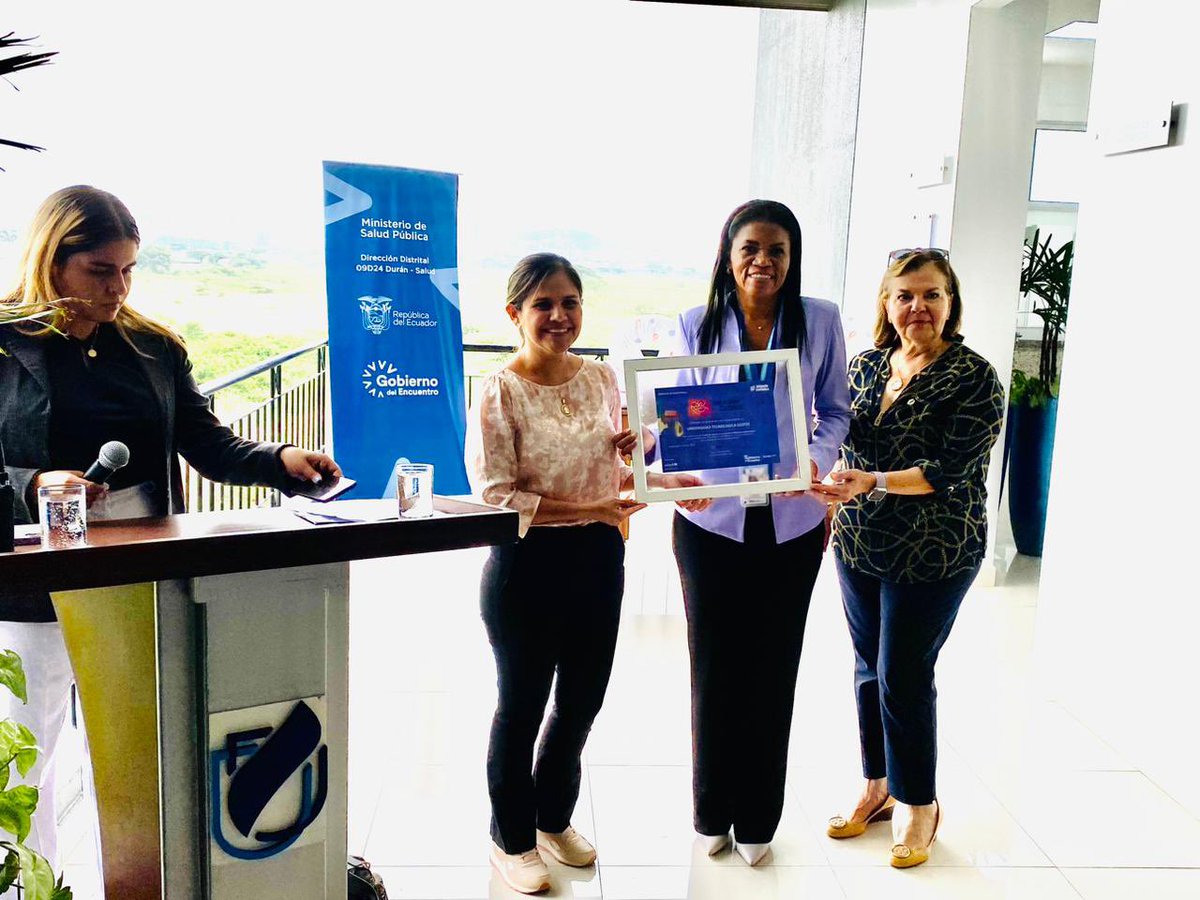 Salud_Guayas's tweet photo. Directora Distrital @RuthQuinteroSa1, cumpliendo con los requisitos descritos en el instructivo, adecuación y uso de las salas de apoyo a la #LactanciaMaterna, se otorga certificación a la @UnivEcotec #Samborondón beneficiando actualmente a 14 usuarias. https://t.co/7er0firyzY