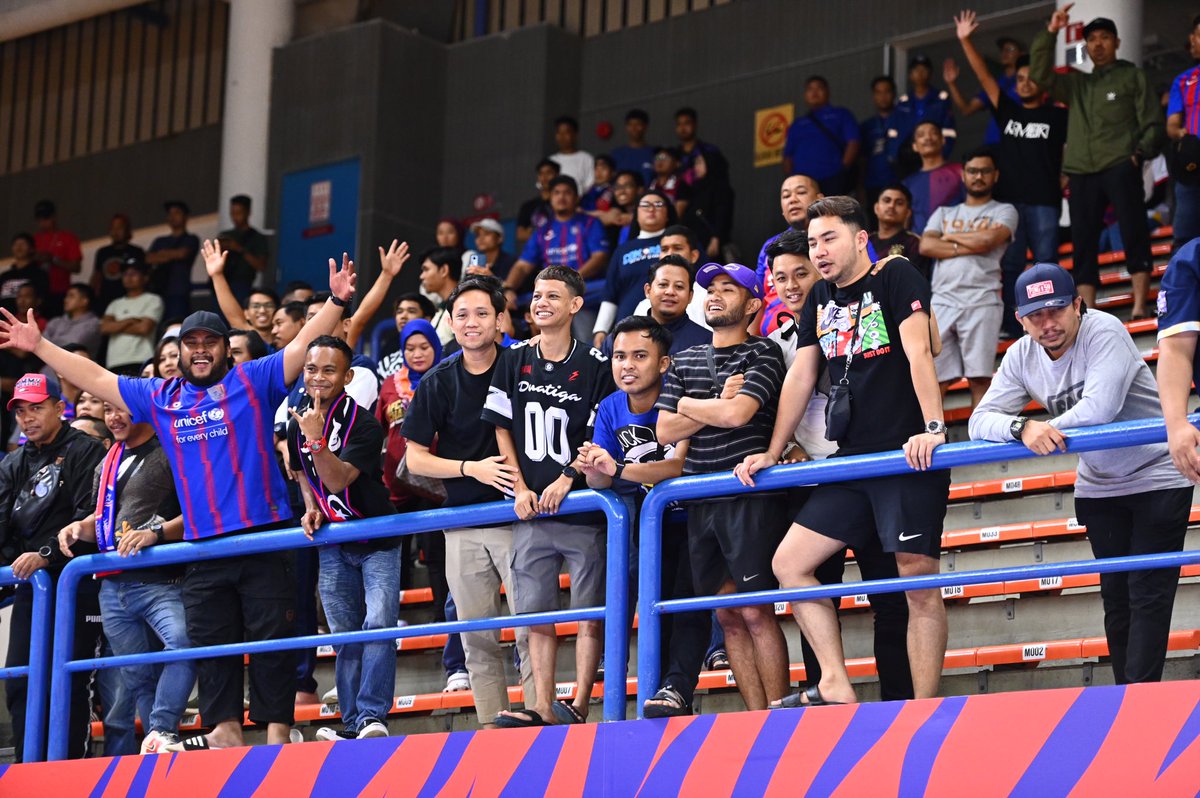 irwanfaizal_'s tweet photo. Hadir final futsal jdt π΅π΄
#Cakua
#Lubolehrilekkan
#B4KO https://t.co/J6S03HgjNX