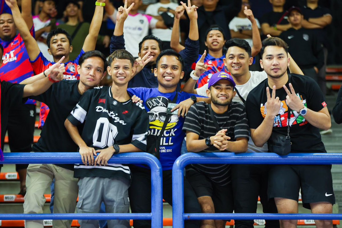 irwanfaizal_'s tweet photo. Hadir final futsal jdt π΅π΄
#Cakua
#Lubolehrilekkan
#B4KO https://t.co/J6S03HgjNX