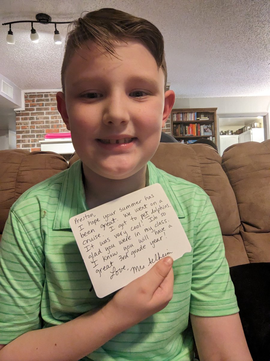 Laura Davis tweet media