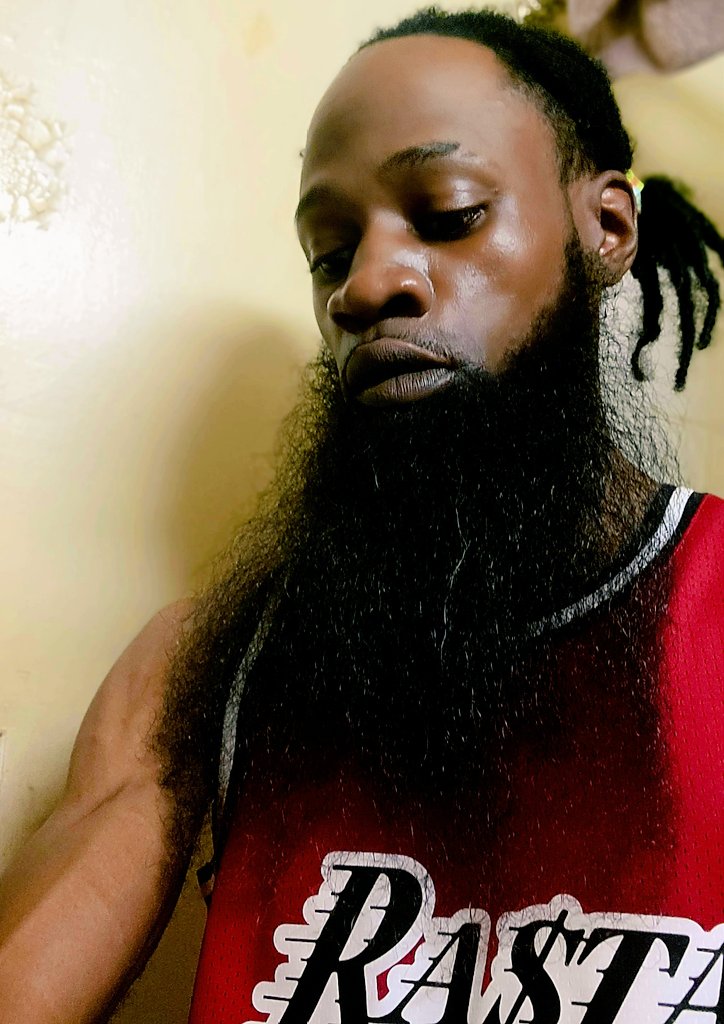 Izzygetbizzy's tweet photo. I tell myself everyday,
"Just sitting/standing still
never pays",
Not corny to ever pray,
& Smooth Criminals are
Paid, (cartels,politicians, private shareholders)
3 hundred & sixty-five days. 💡#RastaPasta #UpgradeCustom https://t.co/QzkZz5ZsPr
