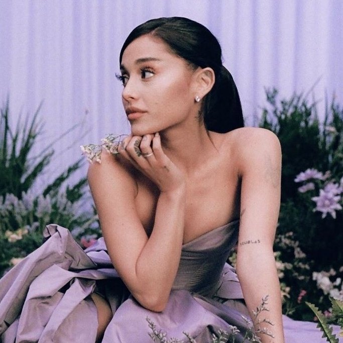 SeriesUpdateFR's tweet photo. Ariana Grande serait envisagée pour le rôle de Megara dans le live-action Hercule.

(via @TheDisInsider) https://t.co/DzwNTe1Fjn