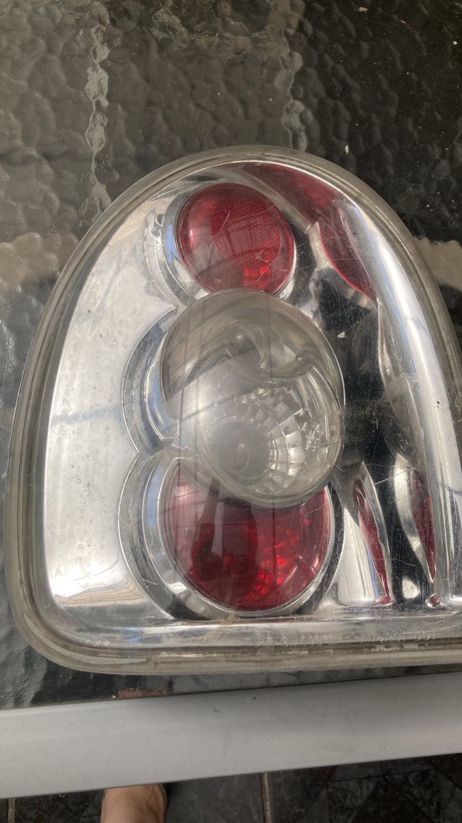 Barrisant's tweet image. Me ayudan , necesito saber de qué marca de auto son estos focos ?