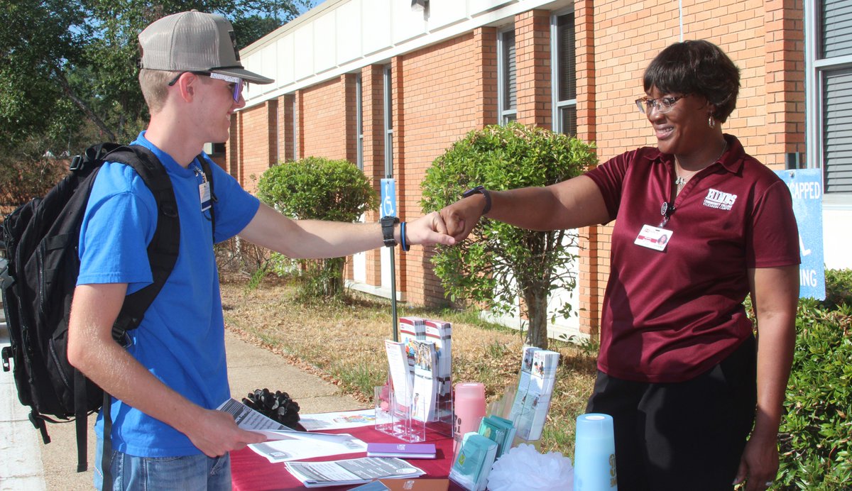 Hinds Community College (@hindscc) on Twitter photo Danny Robinson of Vicksburg gets direction from Hinds Community College employee Chandra Buchanan to the George-Oakes Building on the Vicksburg-Warren Campus for his first day in the Electrical Technology program. Classes began on Aug. 14. (Cathy Hayden/Hinds Community College) Danny Robinson of Vicksburg gets direction from Hinds Community College employee Chandra Buchanan to the George-Oakes Building on the Vicksburg-Warren Campus for his first day in the Electrical Technology program. Classes began on Aug. 14. (Cathy Hayden/Hinds Community College)