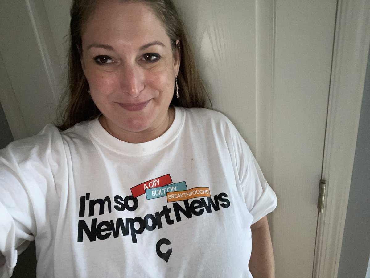 KSheeSmith's tweet image. Welcoming our new #NNPSArts teachers in my new @cityonmychest repping @CityofNN 
It’s all about partnership &amp;amp; respect! 😎😎

Looking forward to many more breakthroughs this school year!  ❤️