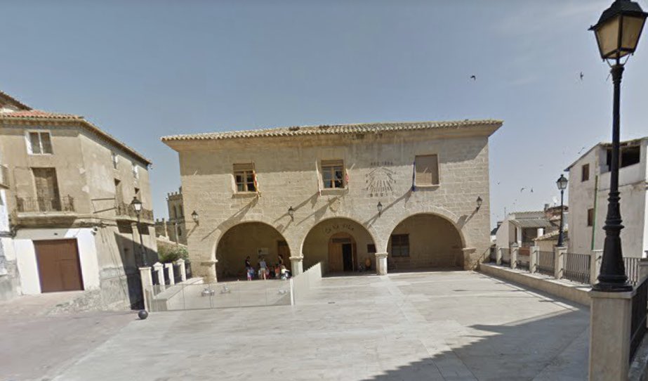 casa_cuartel's tweet photo. #cadadíauncuartel (591)
Hoy vamos a conocer la antigua #casacuartel de #Fabara (Zaragoza):
📐 -
💶 -
🗓 s. XVI / G.C.: (1921)
📍 41,17814° N, 0,16760° E
🏘 -
1/4
👇🏼 https://t.co/Az4mC4b2Tp
