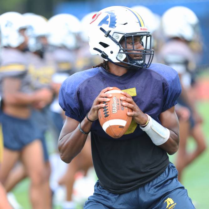 alleghenycol's tweet photo. Who else is ready for football?! ✋ @AlleghenyFB are training day and night, seven days a week, to prepare for the season.

View their full schedule 🏈 https://t.co/EvfOGcHcKr.

@EdwardMailliard https://t.co/kxhQCkIJZI