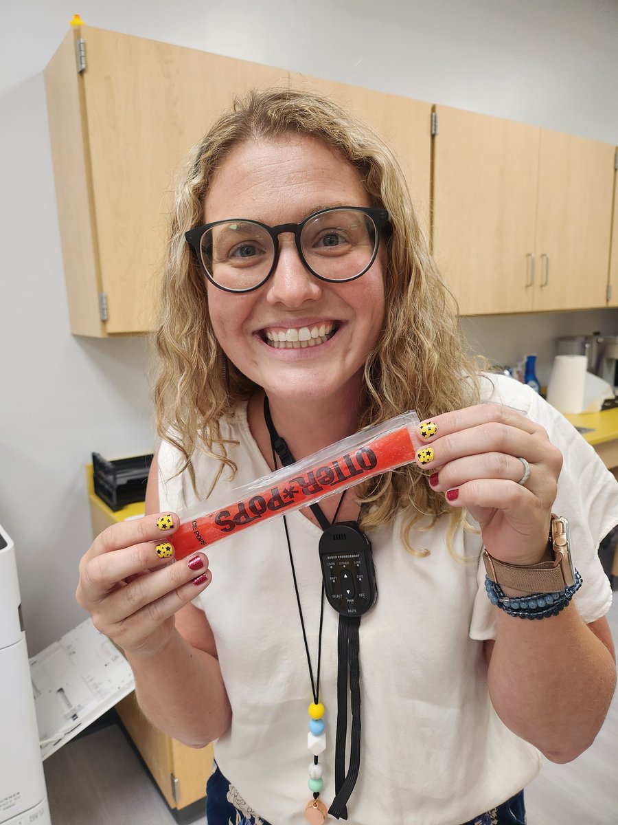 Some of the best Otter surprises come frozen on a hot car rider dismissal day <a href="/plainviewElem/">Plainview Elementary School</a>!! #OtterPopsexcitement #thelittlethingsaresometimesthebigones <a href="/durnin_l/">Leah Durnin</a> helps to put the #excellenceInPlainview 🦦🔥🌞