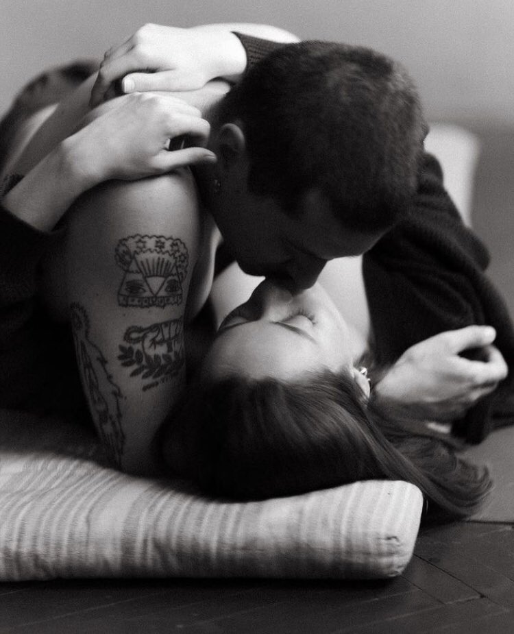 viroalca's tweet photo. Seduce mi pensamiento, abraza mi ferviente pasión, enamora mi alma y hagamos el amor….Esbelta Mujer https://t.co/BbmLVYrjYF