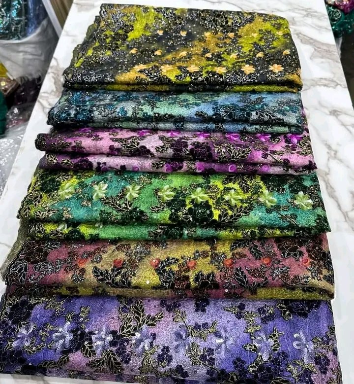 NIFEMIADEY86370's tweet photo. I'M ARIKE, YOUR NUMBER 1 FAVOURITE FABRIC SELLER. I'M YOUR PLUG FOR: ANKARA, SWISS LACE, CORD LACE, IRISH MATERIALS, SENATOR STYLE MATERIALS AND MORE. I DELIVER NATIONWIDE. FEEL FREE TO SEND A DM FOR ANY KIND OF FABRIC. COME AND PATRONIZE ME https://t.co/K5TTHyz3qr
