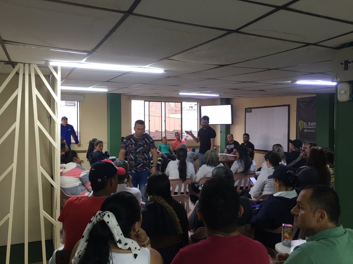 CorporacionJLOG's tweet photo. ��Trabajadores y trabajadoras de #EMAS, #AguasDeManizales, #Cableaéreo, #TerminalDeTransporte y #CentroDiagnósticoAutomotor afiliados a #SINTRAUNICO reunidos en asamblea general para tomar decisiones respecto al rumbo de la negociación colectiva en @EMASManizales y en @aguasmzl https://t.co/jIGClQd97X