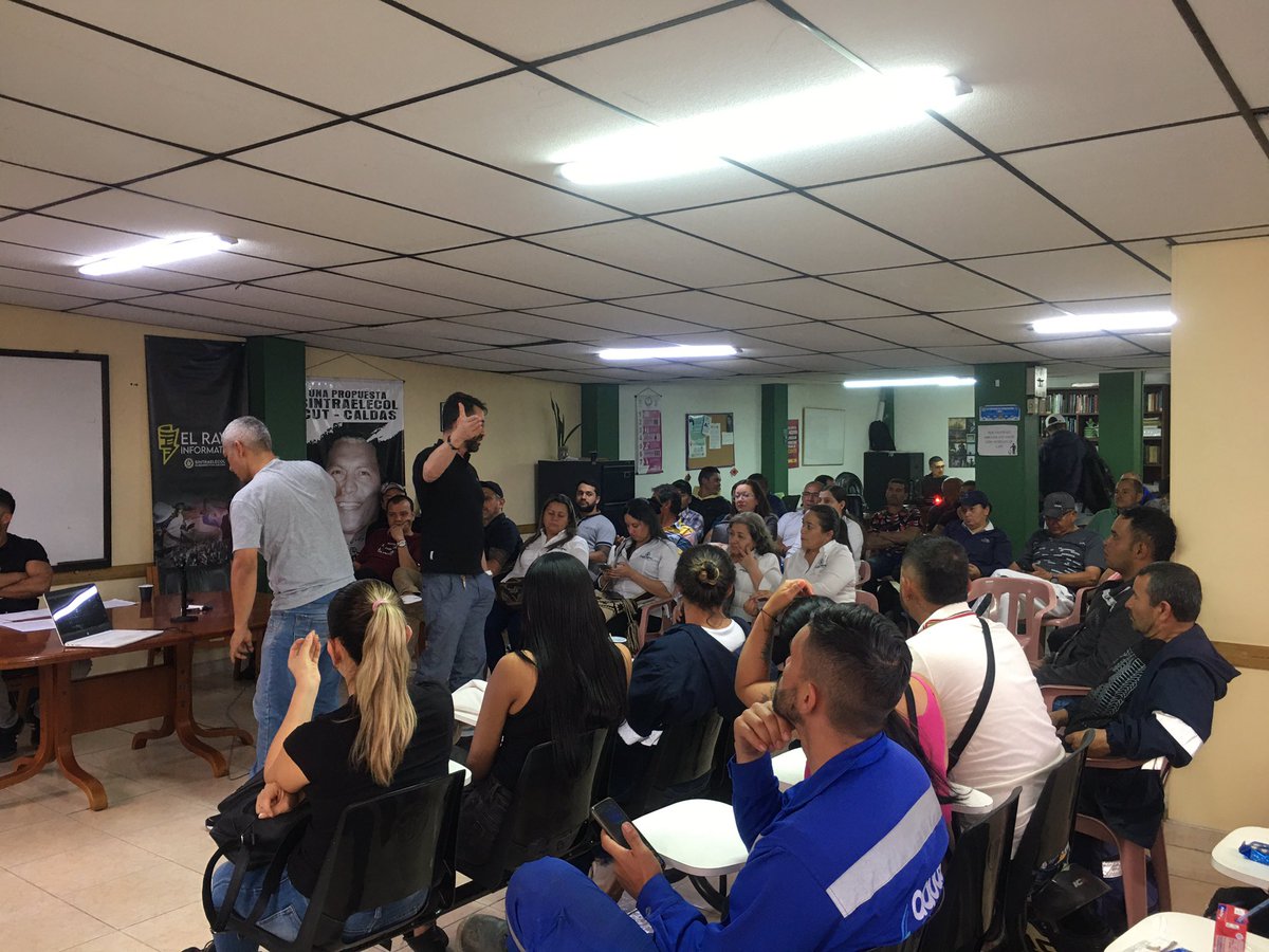 CorporacionJLOG's tweet photo. ��Trabajadores y trabajadoras de #EMAS, #AguasDeManizales, #Cableaéreo, #TerminalDeTransporte y #CentroDiagnósticoAutomotor afiliados a #SINTRAUNICO reunidos en asamblea general para tomar decisiones respecto al rumbo de la negociación colectiva en @EMASManizales y en @aguasmzl https://t.co/jIGClQd97X