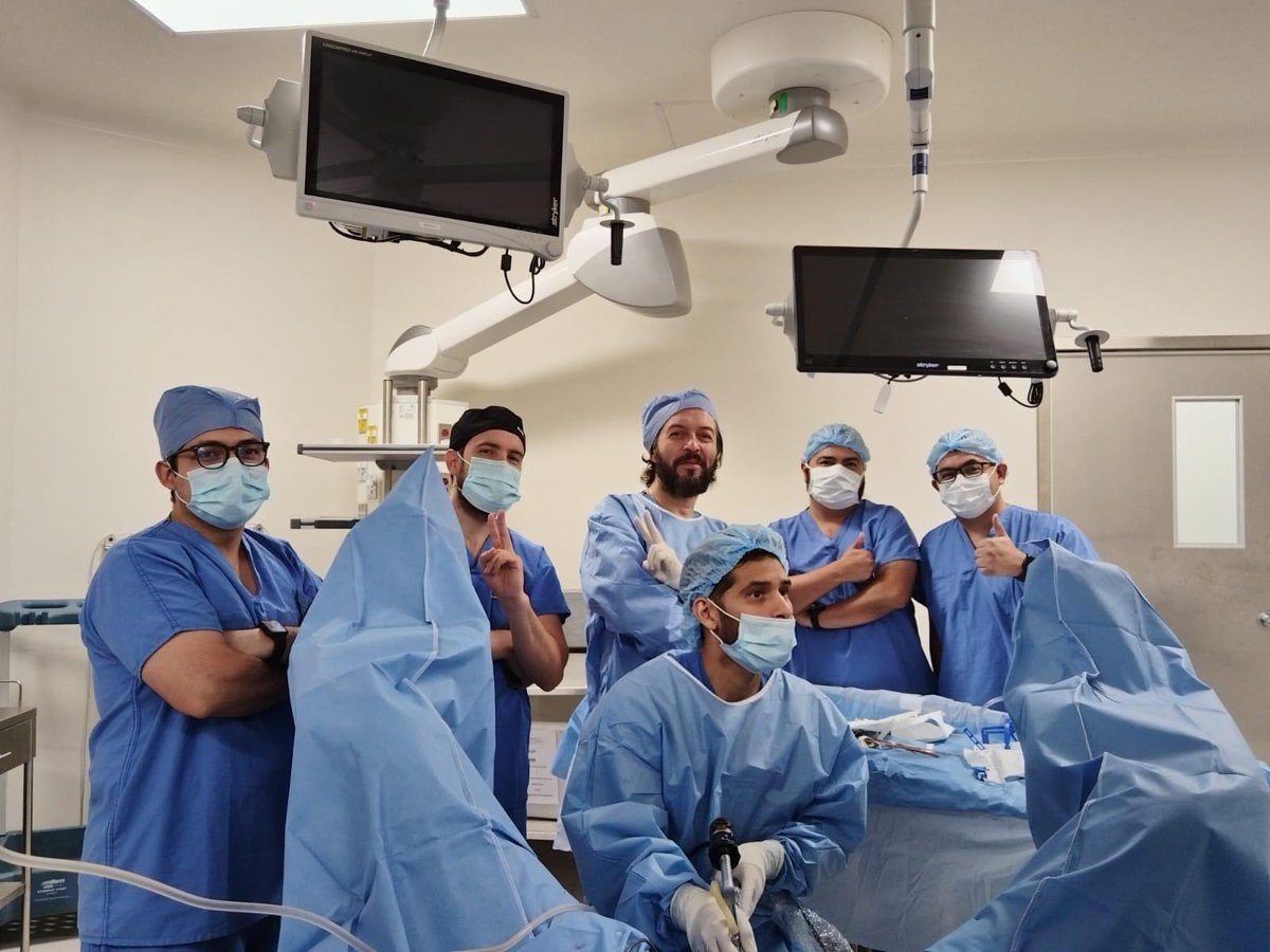 UroUANL's tweet photo. 1ra Jornadas HoLEP @Dr_Kingdney @Uro_RoblesT #Fellowship #Holep #Lumenis #SMU #UANL https://t.co/PkthZjqwl2