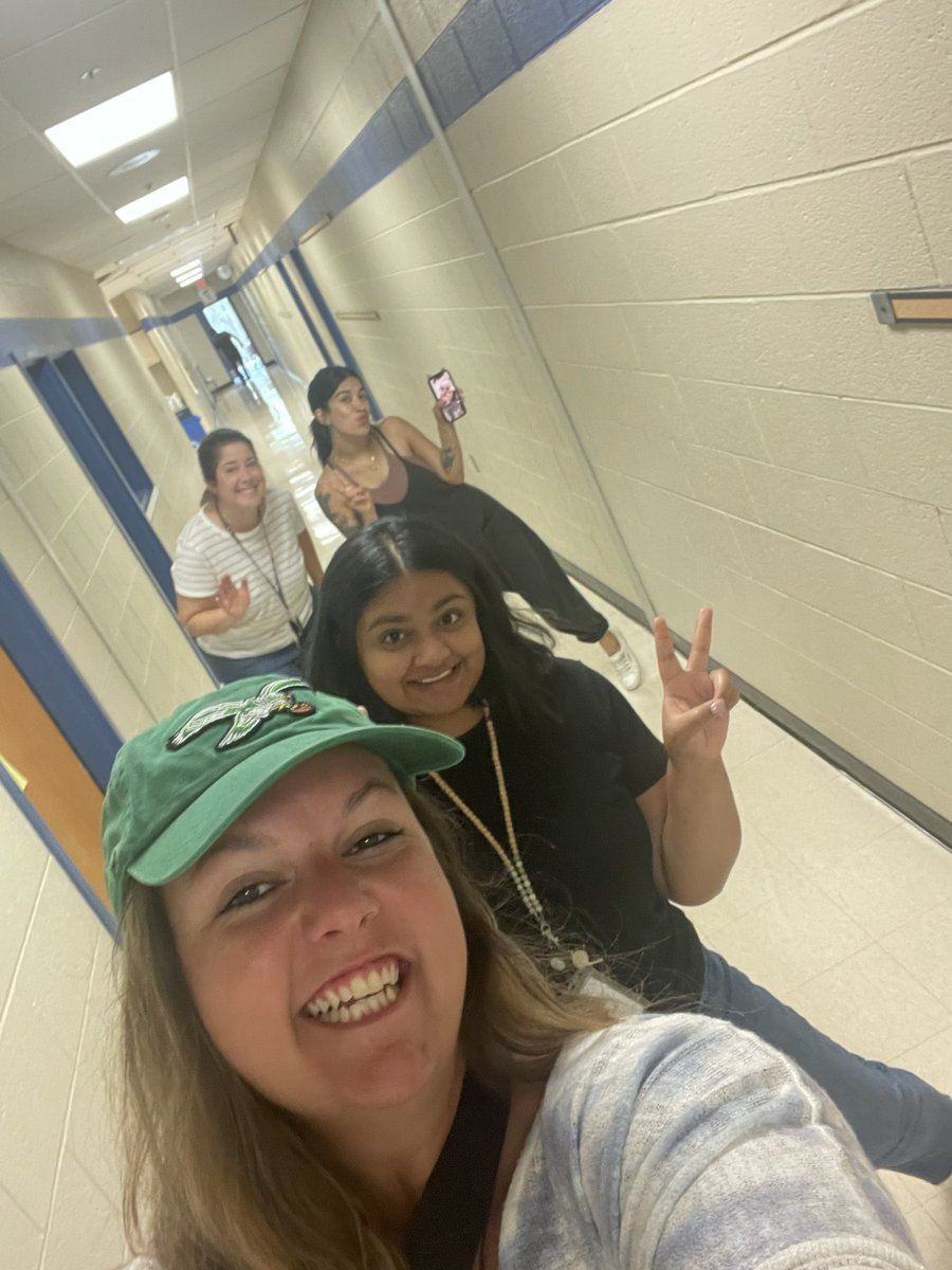 Mrs. Evans (@mrsevans03) on Twitter photo We are back!!! So excited to be back to school! New school, new team- means new adventures and making connections!!! 💛💙🐏<a href="/centreridgees/">Centre Ridge Rams</a> #CRESconnections #fourthgrade We are back!!! So excited to be back to school! New school, new team- means new adventures and making connections!!! 💛💙🐏<a href="/centreridgees/">Centre Ridge Rams</a> #CRESconnections #fourthgrade
