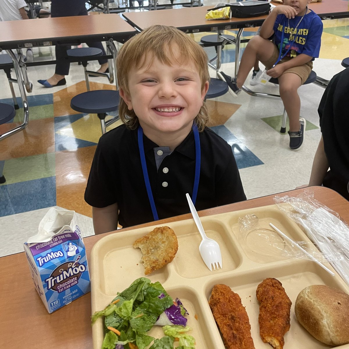 BWPrincipalHCSD's tweet photo. Today was an awesome 1st day of school at BW! We loved welcoming our students with last names A-K today & can’t wait to see them back tomorrow.
We’ve been waiting all summer to fill our halls & classrooms with smiles, excitement, & fun learning activities! #OffToAGreatStart https://t.co/YremJJZNZo