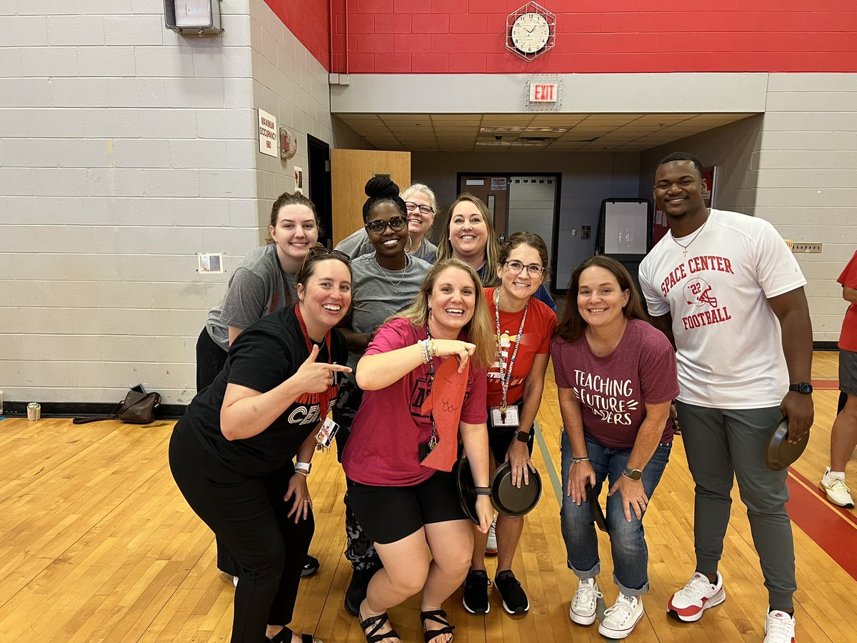 SCIS_CCISD's tweet photo. Great start to the 2023-24 school year with some team building activities and learning! #teamwork #ccisdimpact @TheAnnThornton @ClearCreekISD https://t.co/B38wXkpch7