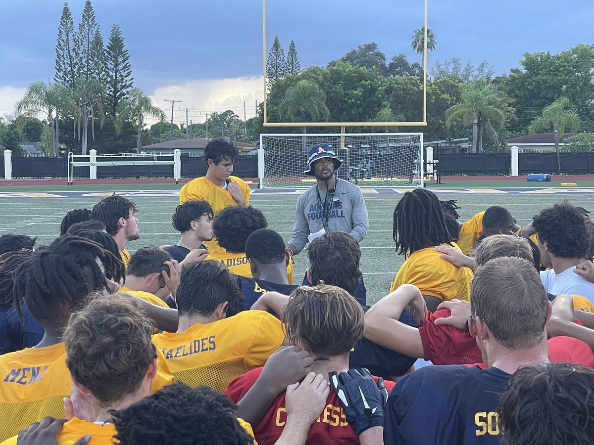 STA_Football's tweet photo. 🔹🔸 Obsessed with giving your best!🔸🔹

Speak your goals and aspirations into the Universe!

#GoIdBlooded
#ChurchGang
#YouGoWeGo
@CoachHarriott https://t.co/pofrXWUpHt