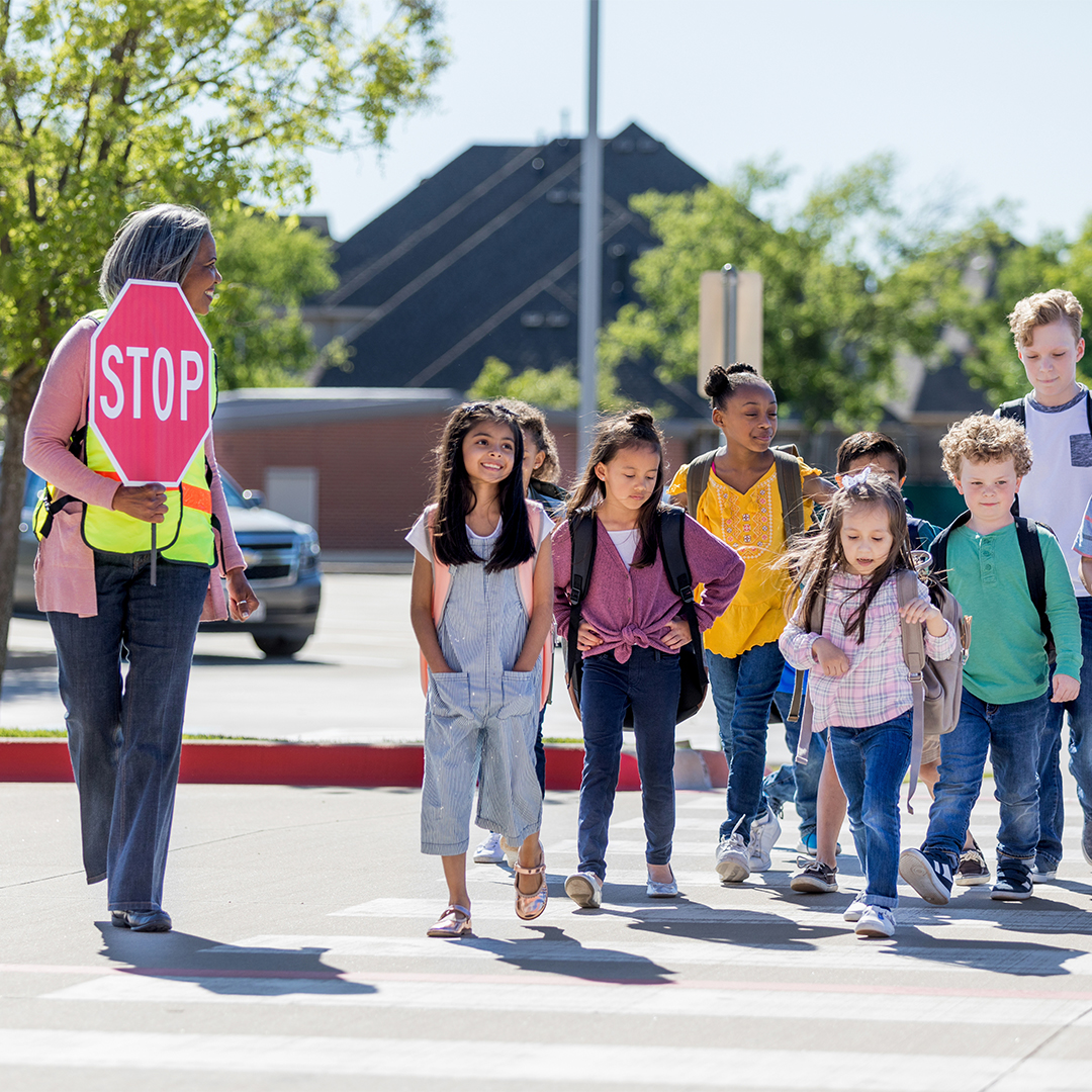 MysterErick's tweet photo. Do you live or drive near a school zone? Keep an eye out for kids crossing streets and parents making oddball U-turns and harried parking moves at pick-up and drop-off times. Let's protect our local communities together. https://t.co/d4xluSdMN4