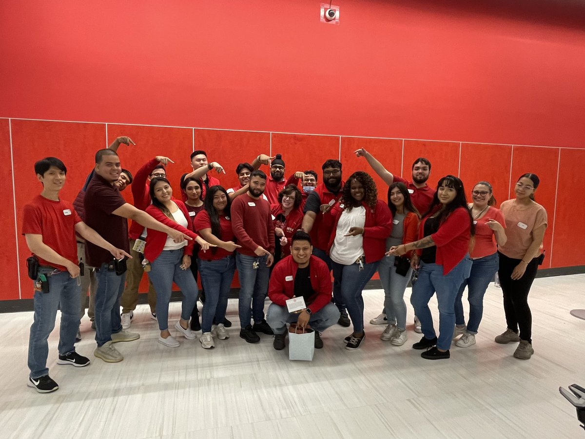 Huge recognition to my Team Leader Cristian on being chosen as our You Make Target recipient for Q2. Thank you for everything you do at T1344. Can’t wait to see what more you’ll accomplish in your career! 🎉👏