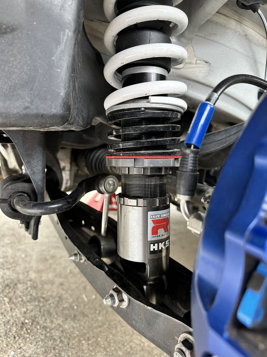 gBmGOSVand2upyr's tweet photo. HKS HIPERMAX Rはスプリングリテーナーがあるからスプリングの挙動が安定して、いつも同じ仕事をしている感じ。この恩恵はRならではかなと。サーキット走行でもスプリング挙動が安定😊
#HKS #HIPERMAXR https://t.co/dEW8B4asVX