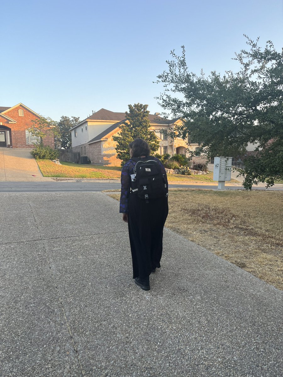 Ravae96's tweet image. First day of school for my Junior!  #ThePrincess got up early so I could take her to school.  My heart is full! @reaganwayrhs @ReaganBandSA