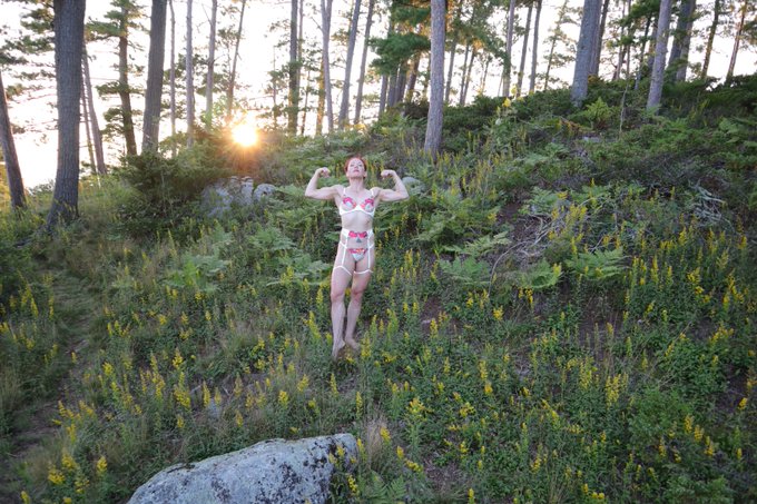 Aaaargh.  Was going to make the OnlyFans gallery, but they don't allow outdoor pics anymore!  Enjoy the<a href="/tag/summerreigns"class="tags"><span>#summerreigns</span></a>