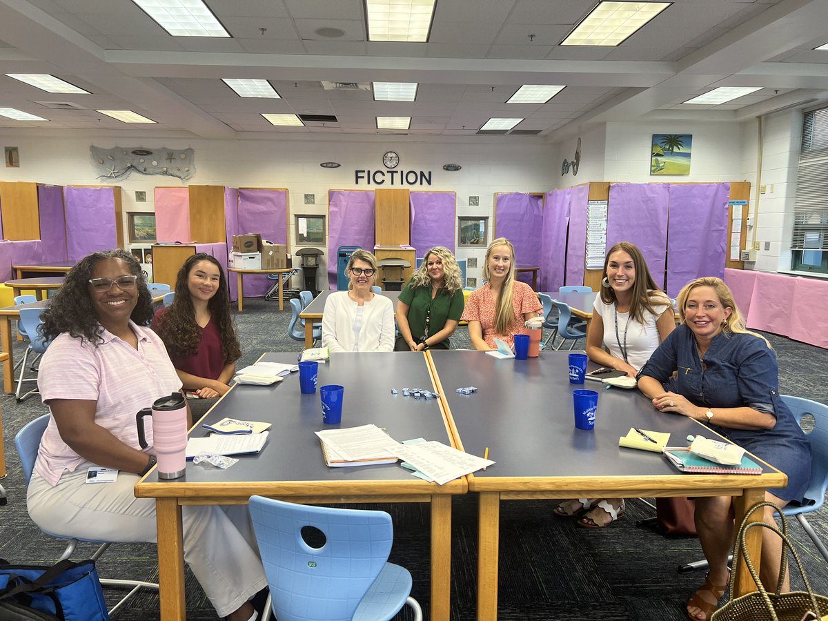 Mrs. Dana Hand tweet media