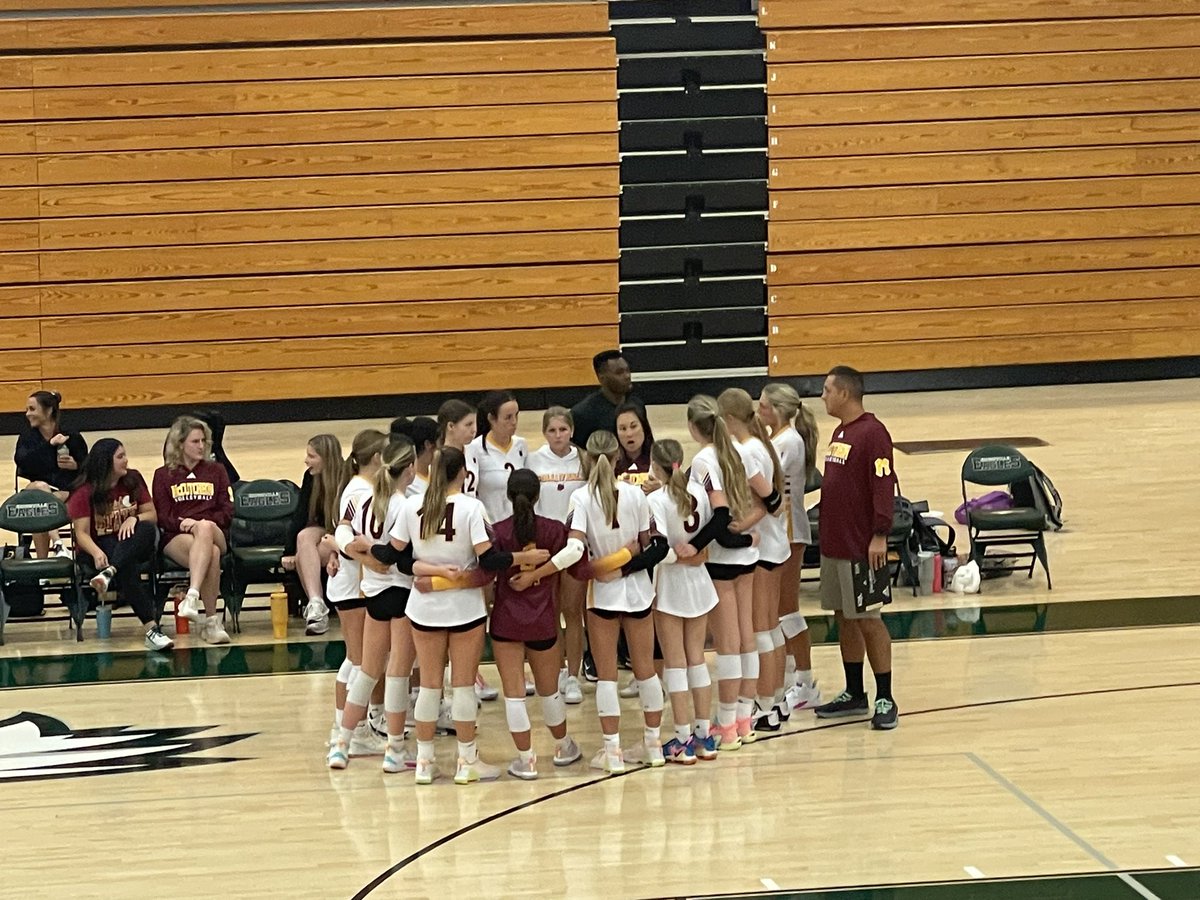 Mavs drop 1st set to the Eagles 25-22