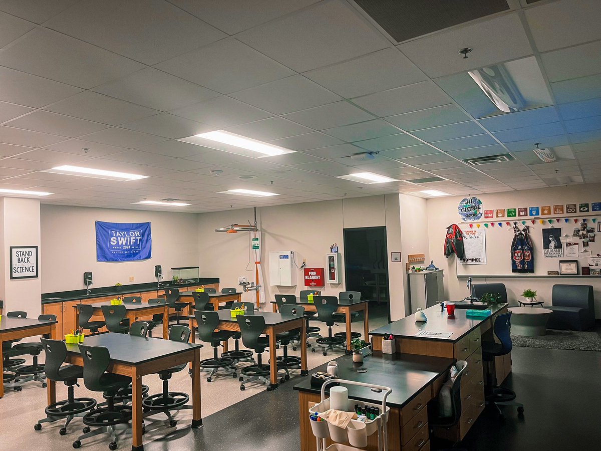 Year 11! Excited to welcome new learners to 7th grade science! 👩‍🔬🔬#eastbroncos