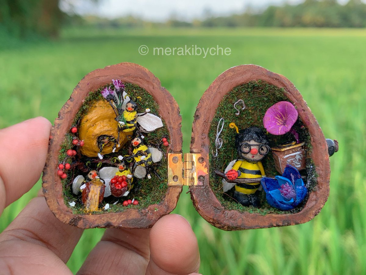 🐝🐝🐝 etsy.com/listing/153036… #bee #art #honeybee #bees #miniature #diorama