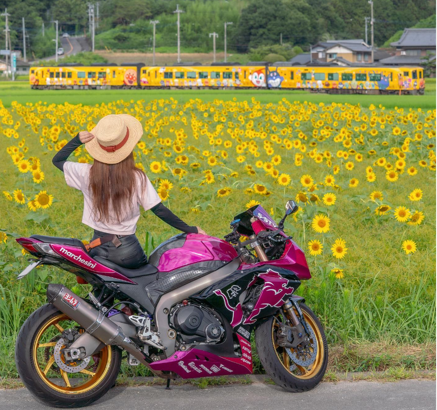 awaybrain's tweet photo. 富士山🗻登頂アタッ���
無事念願叶いまして
今は、香川に帰っております😊✨
#バイク女子 #bikegirl #supersports #superbikesgram #motorcycle #バイクのある風景 #バイク #agv #女子ライダー  #bikestagram #sportbikelife #supermoto #superbikegram #バイクカスタム #bikergirl #moto #zephyrχ https://t.co/2STdQ9WdqA