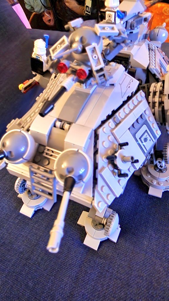 jorgie82's tweet photo. I just keep adding stuff to this tank ๐
#lego #legomod https://t.co/KwarXjvG4Y