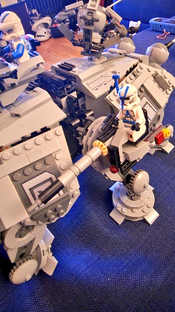 jorgie82's tweet photo. I just keep adding stuff to this tank ๐
#lego #legomod https://t.co/KwarXjvG4Y