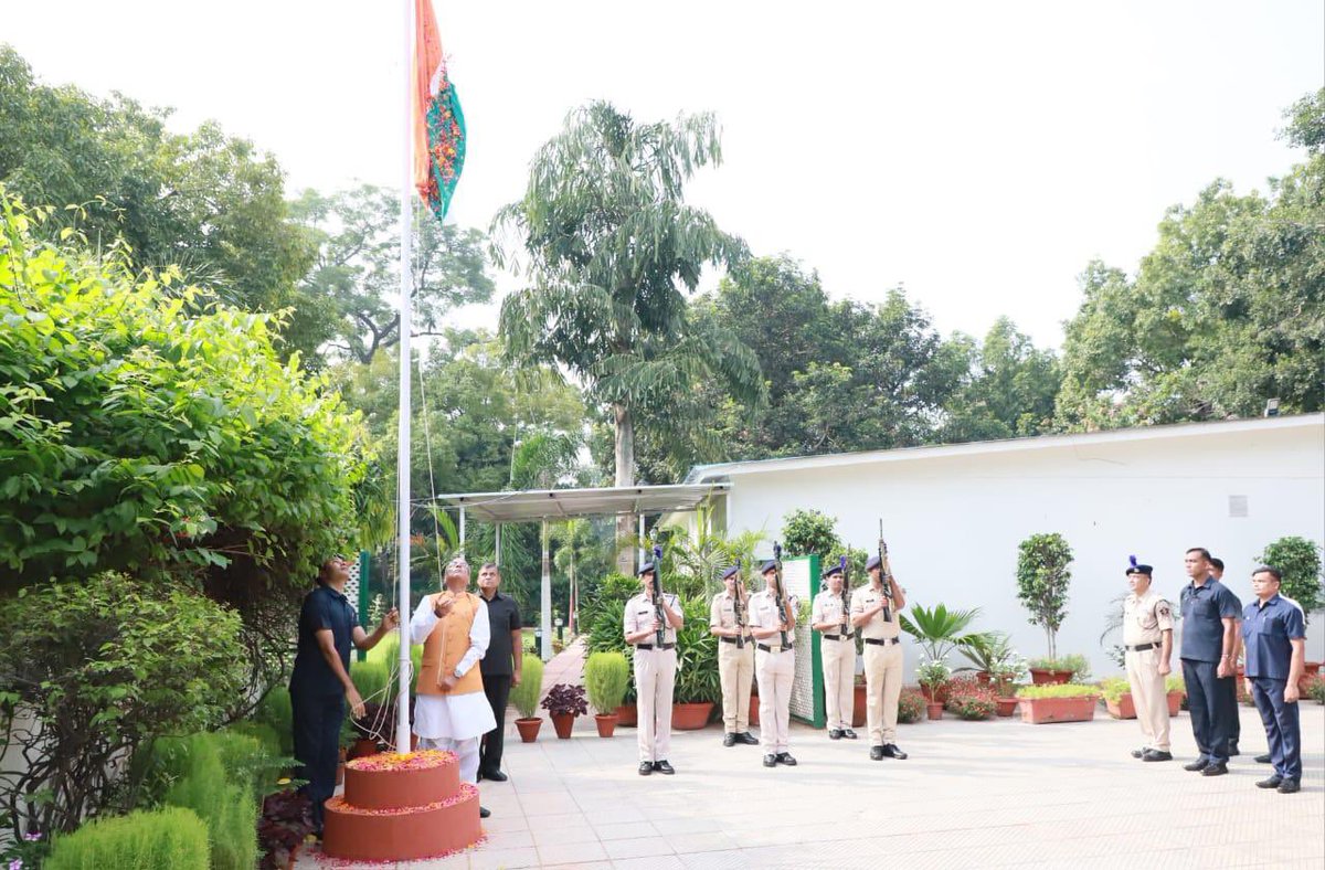 OmMathur_Raj's tweet photo. जान . शान . महान
तुम्हीं से अमन तुम्हीं को नमन

#स्वतंत्रता_दिवस
#IndependenceDay 
#IndianFlag https://t.co/8QJSpEZUas