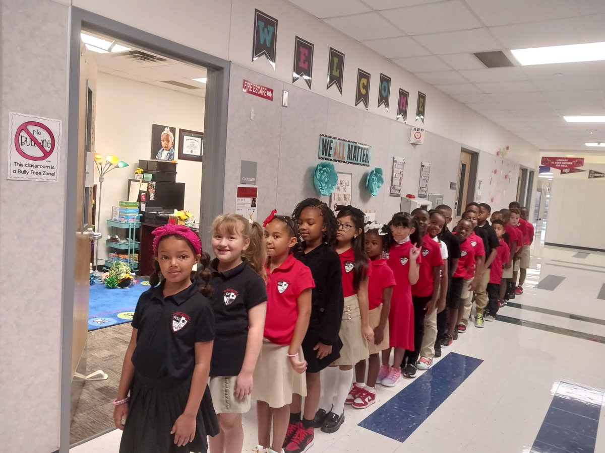 MsLisaWarren's tweet photo. First  Day of School for 2nd grade was amazing. So PROUD TO BE THEIR TEACHER.  LEADING WITH HEART 💖🥰 @CHISDCP @cedarhillisd #CHISDFIRSTDAY @DrXavierLewis https://t.co/Z69PwdcSyU