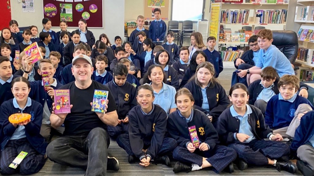 PaulPrimary's tweet photo. The joy of #author visits &amp; #bookweek !
Thank you #TimHarris for demonstrating how #reading helps us become better writers &amp; thinkers. You certainly inspired our #students 📚 https://t.co/XNbf11zAt9